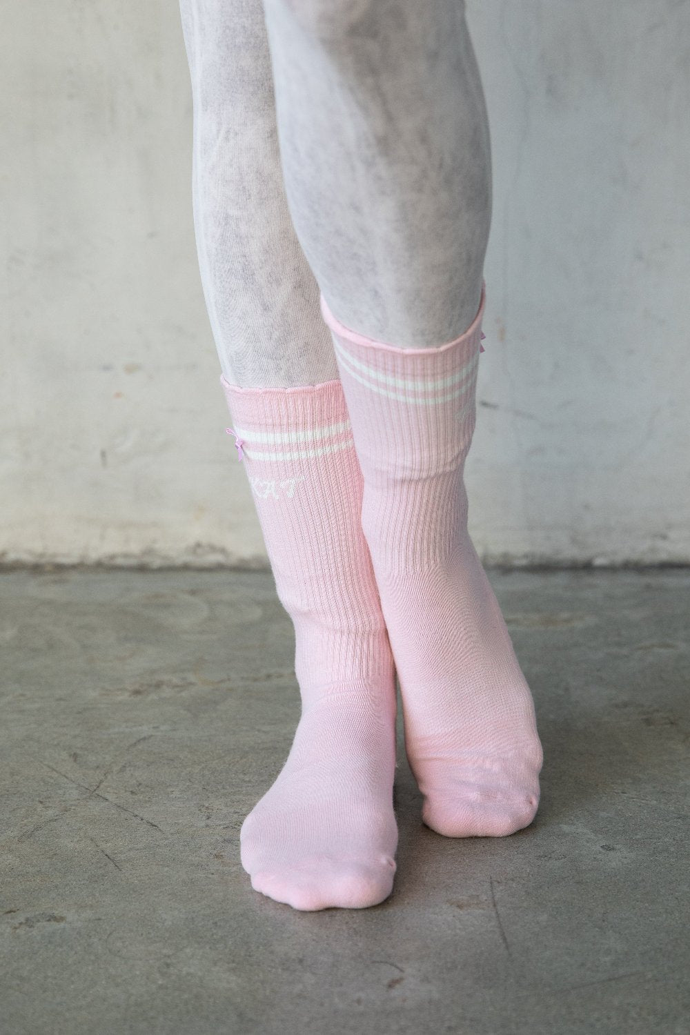 KATIE 'THE KAT' RIBBON GRIP SOCKS