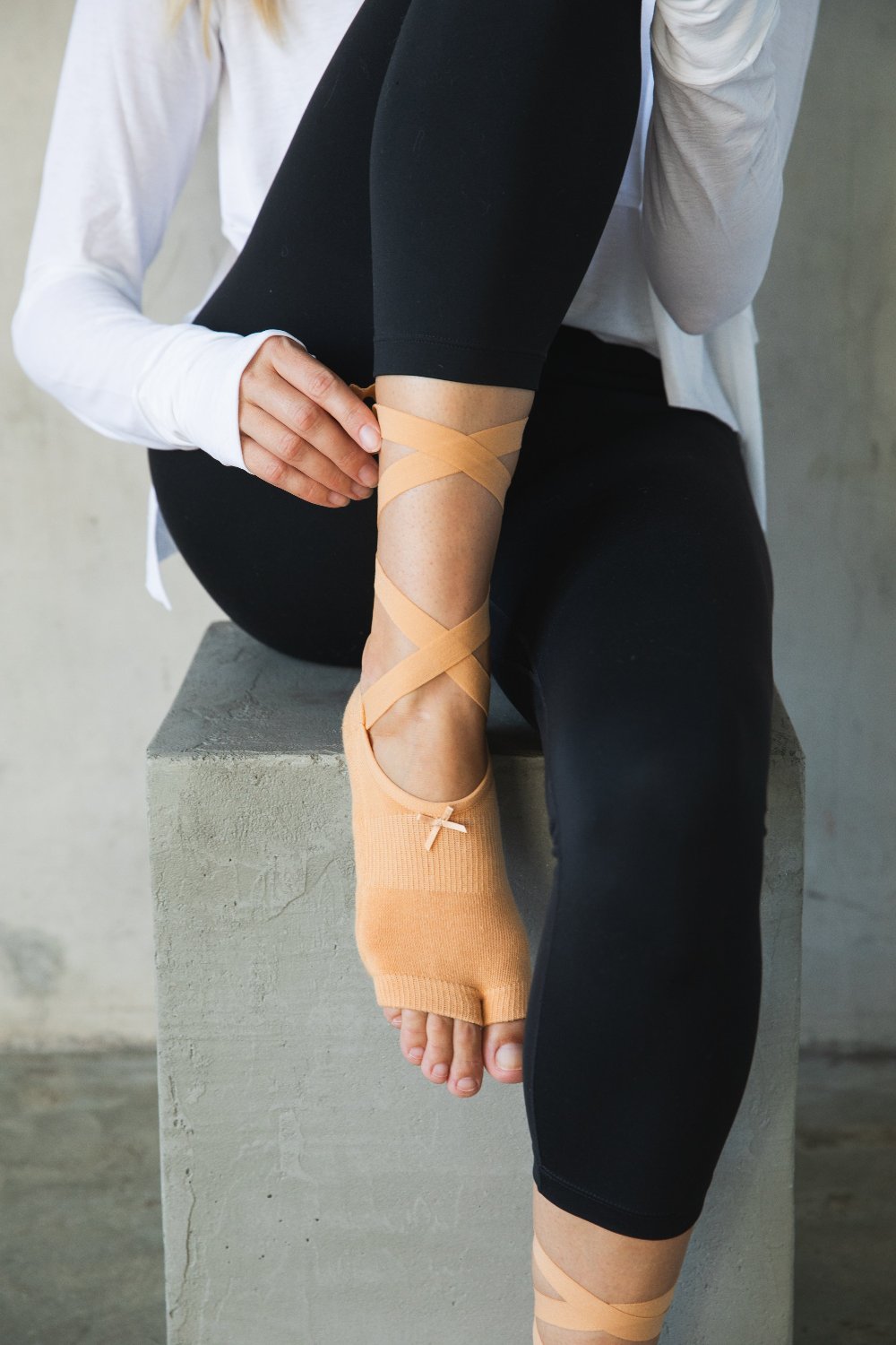 BELLA SPLIT OPEN TOE GRIP SOCKS