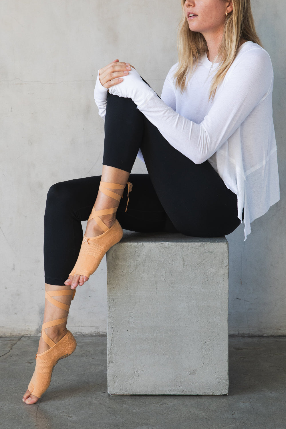BELLA SPLIT OPEN TOE GRIP SOCKS