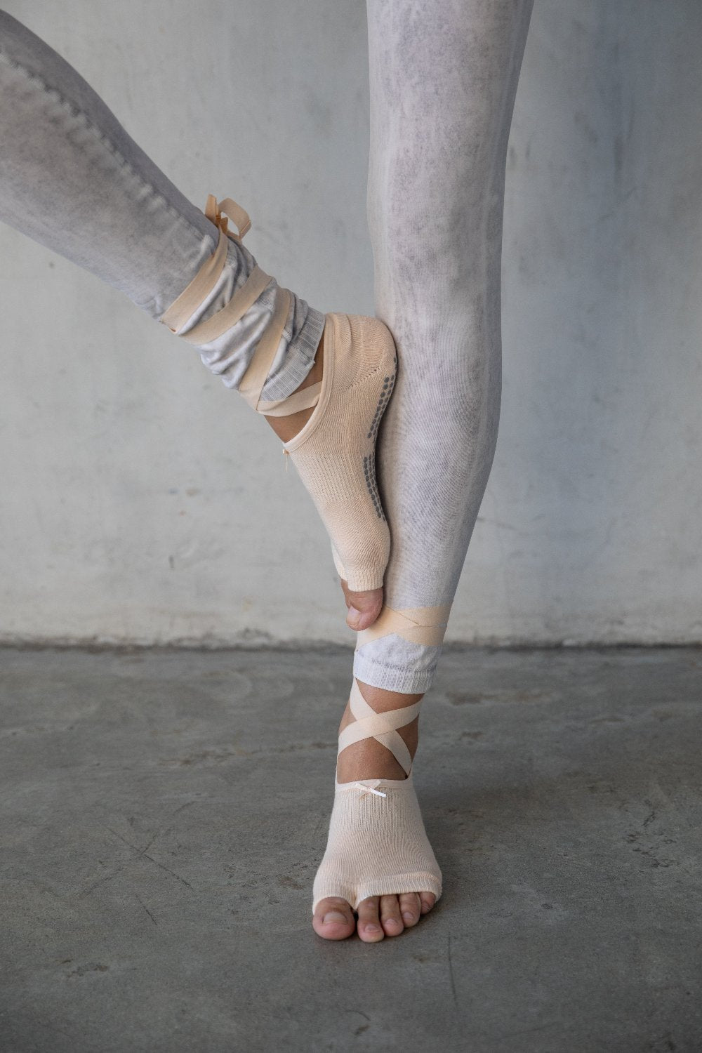 BELLA SPLIT OPEN TOE GRIP SOCKS